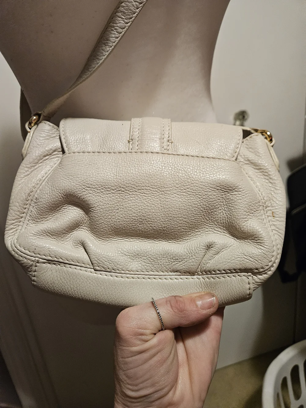 Michael Kors Ivory Leather Crossbody Bag with Gold Hardware - Picture 4 of 8